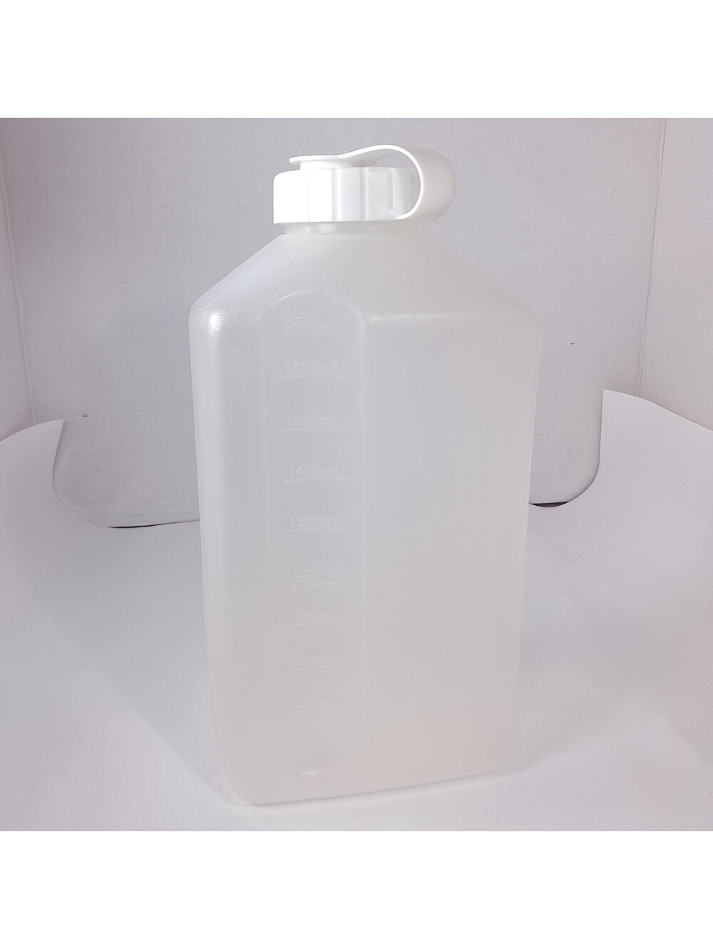 Rubbermaid 2 Quart 2L 64Oz Drink Container Pitcher White Pop Flip Top Lid 2468 4